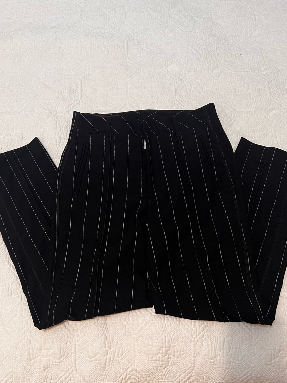 High tech by high couture Women's Black Pinstripe Tapered Pants size 6